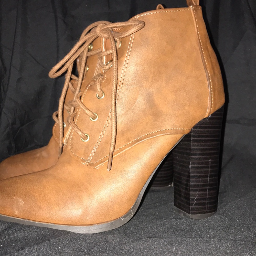 Leather lace up bootie